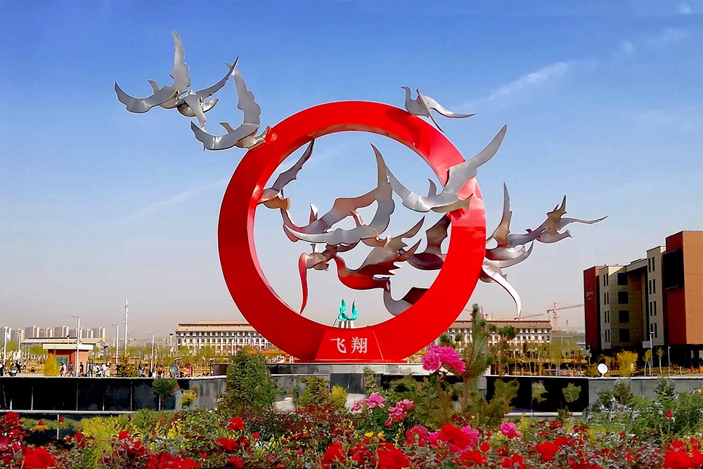 校園雕塑《飛翔》190423-1000-667.jpg