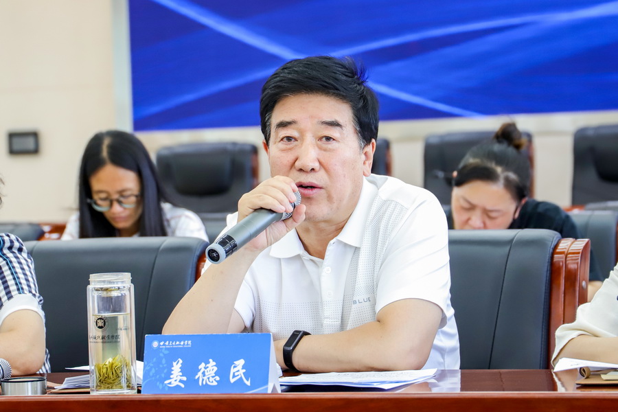 2022年6月14日   甘肅衛生職業學院2022年黨政一把手推進就業工作座談會 (2)_調整大小.jpg