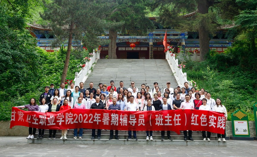 圖4 爬山比賽前合影_調整大小.jpg